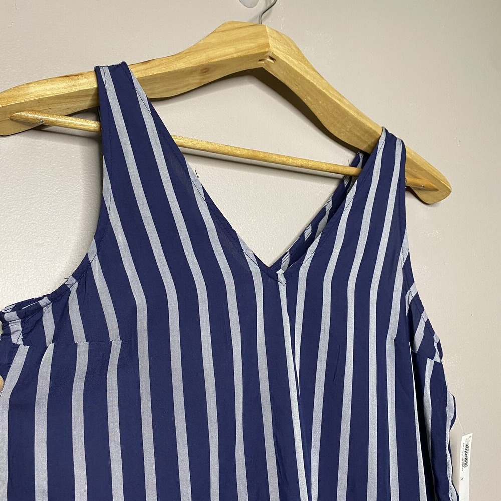 Old Navy Women's‎ Top Blue Striped V Neck Sleeveless Tank Size XS - Picture 3 of 13